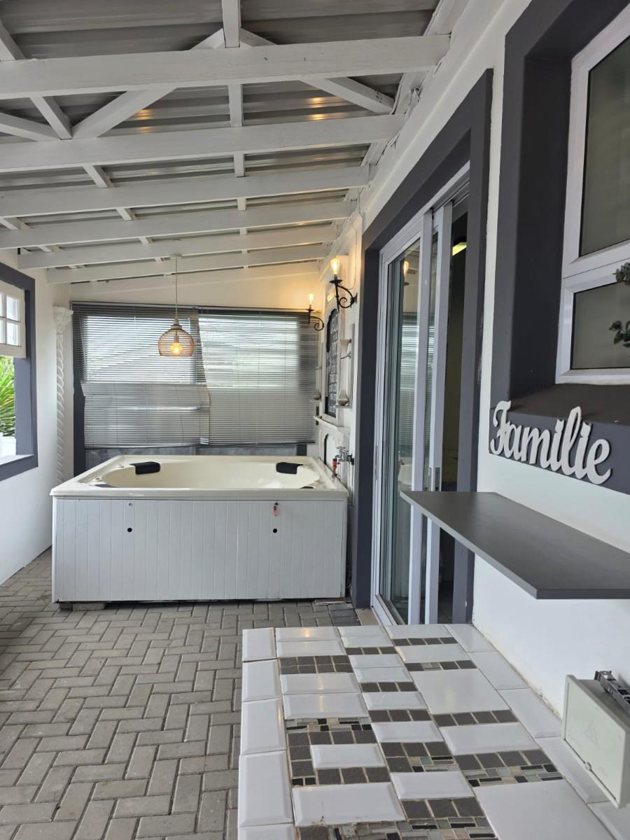 3 Bedroom Property for Sale in Cannon Rocks Eastern Cape